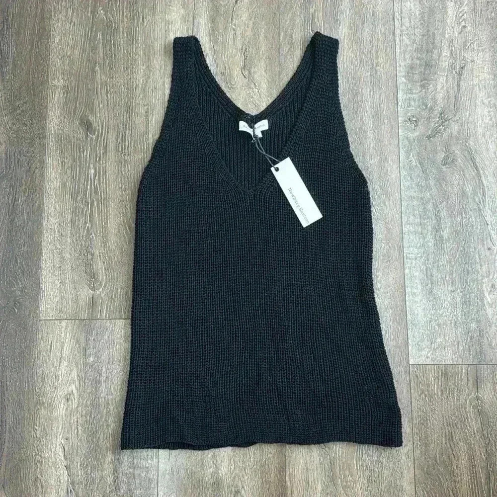 Newbury Kustom knit tank top. Women’s size small. Black. Good condition.